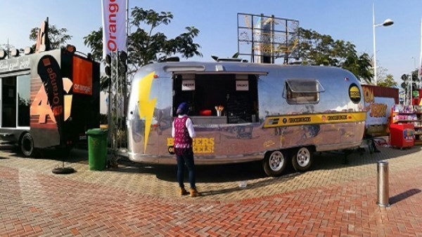 عربات الطعام المتنقلة