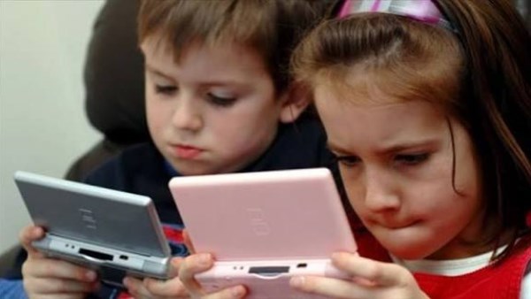 مخاطر الإنترنت على الأطفال 