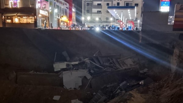  هبوط أرضي داخل أحد البنزينات بمنطقة التجمع