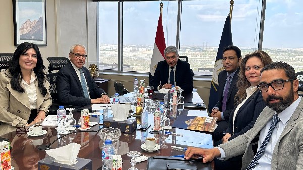 وزير السياحة والآثار 