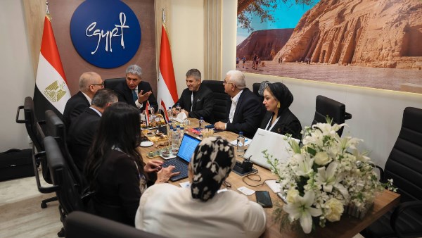 وزير السياحة والآثار 