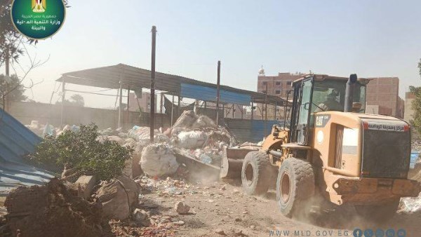 التنمية المحلية والبيئة تتصدي لحرق المخلفات العشوائي بالجيزة