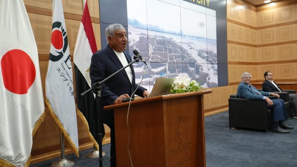 الدكتور زاهي حواس 