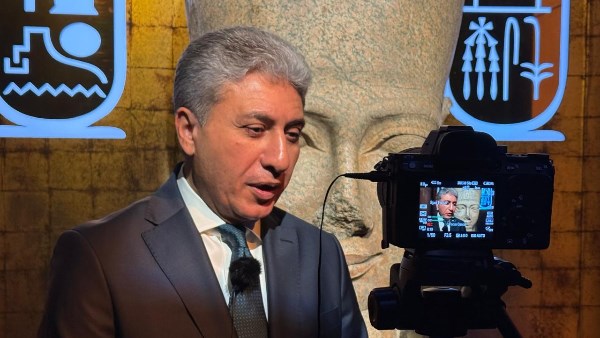 وزير السياحة والآثار 