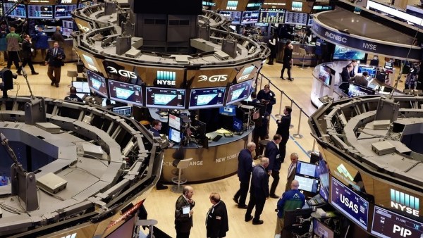 المستثمرون يتجهون للأسهم الأرخص