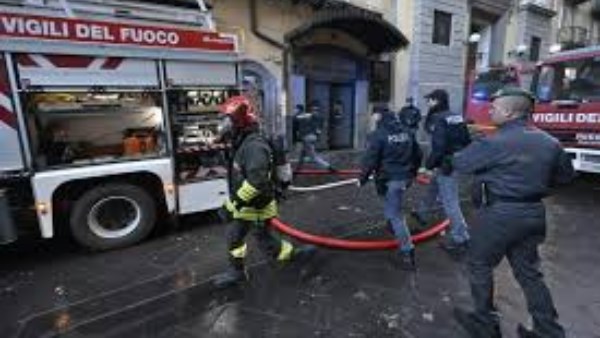 حريق هائل  وسط مدينة نابولي الإيطالية.