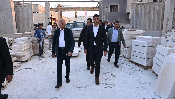 وزير الصناعة ومحافظ القاهرة 