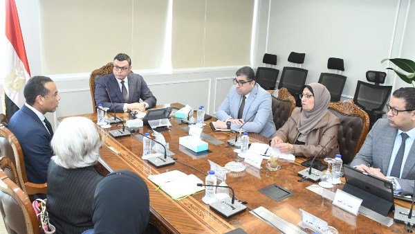 وزير الإسكان يلتقي مدير مكتب الهابيتات