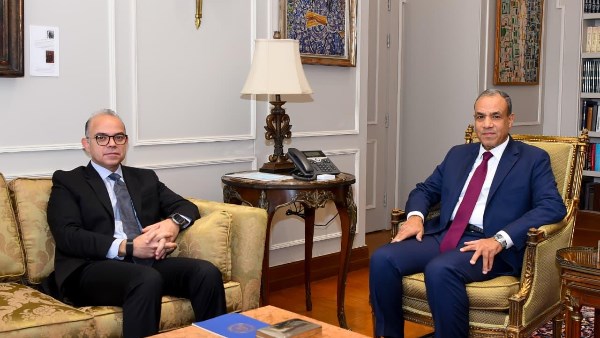 وزيرا الاستثمار والخارجية