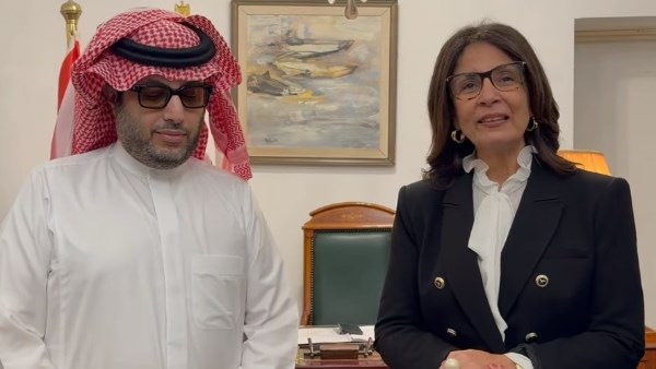 وزيرة الثقافة 