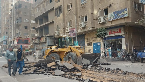 رصف وتطوير طريق 