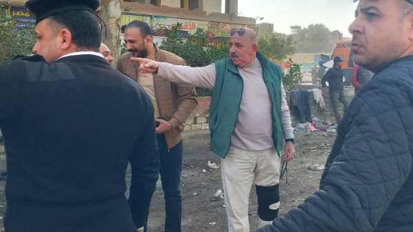 حملة لرفع إشغالات وتعديات المحال التجارية والمقاهي في شواع العمرانية| صور