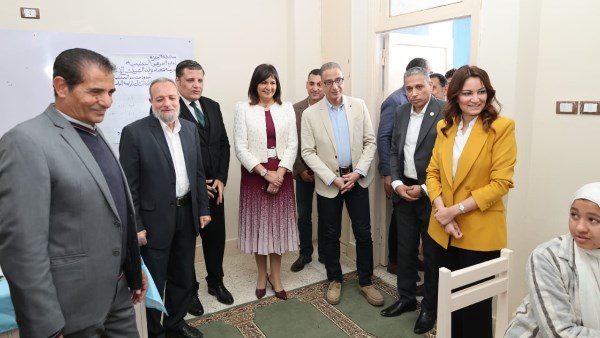 افتتاح مدرسة بعد تطويرها