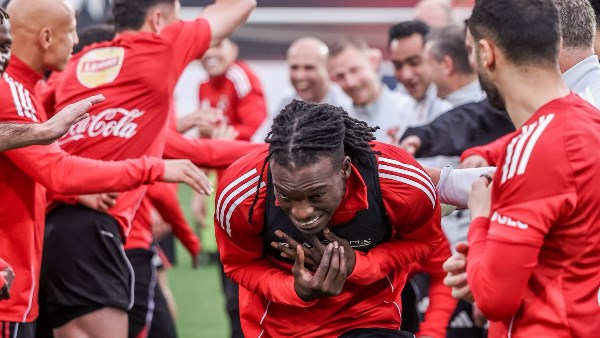 الساعات الأخيرة قبل غلق القيد .. هل يكتفي الأهلي بصفقات الشتاء أم يفاجئ الجماهير بتحرك أخير؟