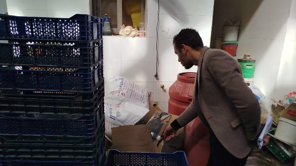 ضبط منشأة صناعية مخالفة للإشتراطات الصحية بالسادات | صور