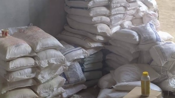 ضبط منشأة غير مرخصة لإنتاج وتعبئة الأسمدة والمخصبات الزراعية المغشوشة بالباجور بالمنوفية ضبط منشأة غير مرخصة لإنتاج وتعبئة الأسمدة والمخصبات الزراعية المغشوشة بالباجور بالمنوفية