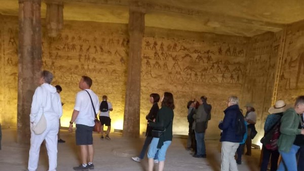 وفود سياحية تزور المناطق الأثرية 