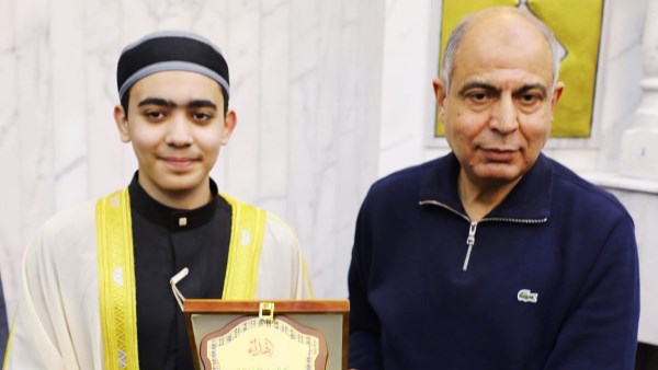 محافظ المنيا يكرم القارئ شهاب أحمد حسن لتفوقه العالمي في حفظ وتلاوة القرآن