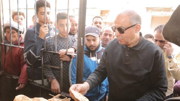 محافظ المنيا يتفقد جودة الخبز بأبوقرقاص ويشدد على التزام المخابز بمواعيد رمضان محافظ المنيا يتفقد جودة الخبز بأبوقرقاص ويشدد على التزام المخابز بمواعيد رمضان