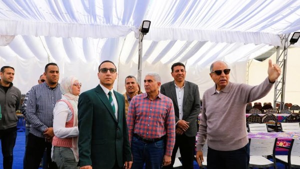 محافظ المنيا يتفقد مائدة الإفطار 
