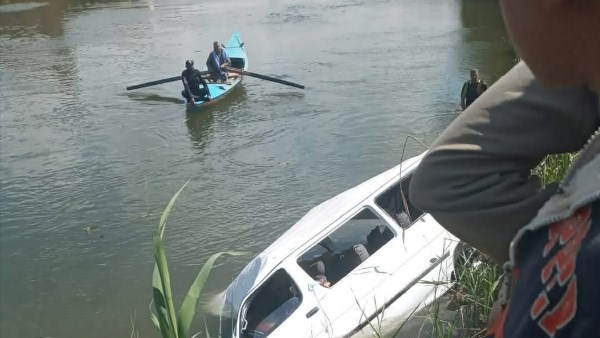 حادث انقلاب ميكروباص 