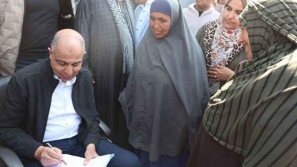 محافظ المنيا يستمع لمطالب المواطنين 