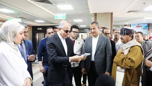 محافظ المنيا يتفقد تجهيزات مستشفى ديرمواس ووحدة طب الأسرة بتل العمارنة