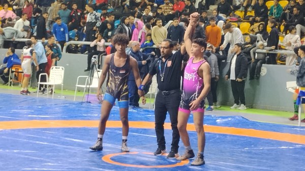 محافظ أسيوط يهنئ أبطال المشروع القومي للموهبة بعد حصد 6 ميداليات ببطولة السوبر للمصارعة