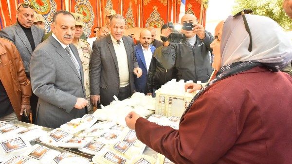 بتخفيضات تتجاوز 25%.. محافظ أسيوط يفتتح معرض منتجات المدارس الزراعية بتخفيضات تتجاوز 25%.. محافظ أسيوط يفتتح معرض منتجات المدارس الزراعية