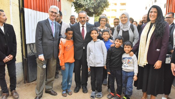 محافظ أسيوط ووفد "الاتحاد الأوروبي" يتفقدون تطوير منظومة رعاية ذوي الهمم بمدرسة التربية الفكرية