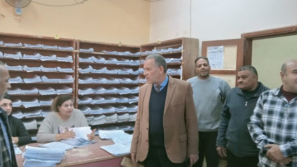 وكيل تعليم أسيوط يتفقد كنترول الاعدادية ويعلن اعتماد النتيجة خلال أيام