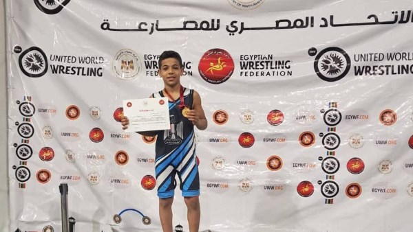 محافظ أسيوط يهنئ اللاعب كريم وليد عبد الرحمن لفوزه بذهبية بطولة الجمهورية للمصارعة للبراعم