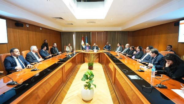 محافظ أسيوط ورئيس الطائفة الانجيلية يشهدان إطلاق حزمة موسعة من المبادرات التنموية 