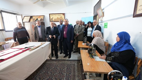 محافظ أسيوط ورئيس الطائفة الانجيلية يفتتحان أعمال تطوير مدرسة التربية الفكرية المشتركة