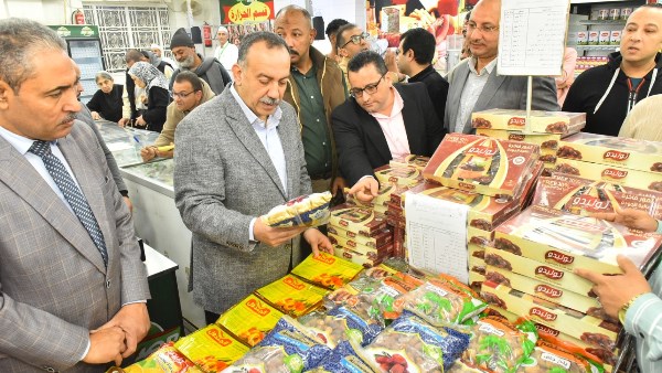 محافظ أسيوط يطلق معارض "أهلاً رمضان" بشرق وغرب المدينة.. تخفيضات تصل إلى 30% و80 منفذًا لتوفير السلع الغذائية