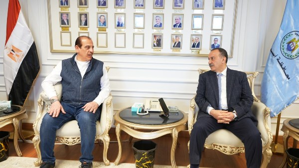 محافظ أسيوط يلتقي نائب وزير الصحة خلال زيارته المحافظة ويبحث سبل دعم المنظومة الصحية