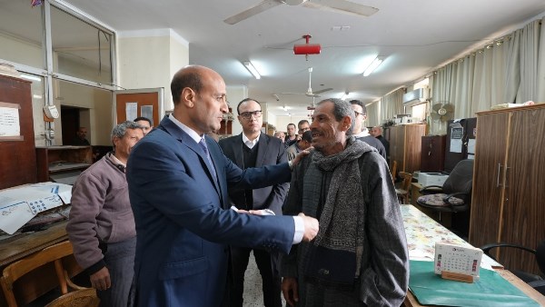 في أول أيام عمله.. محافظ أسيوط الجديد يتفقد إدارات الديوان العام ويلتقي المواطنين ويشدد على سرعة إنجاز مصالحهم