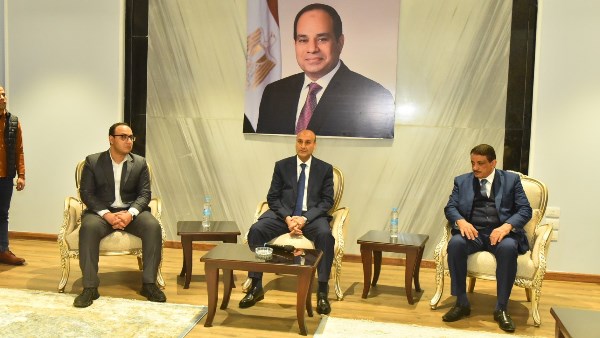 في أول لقاء له بالديوان.. محافظ أسيوط: المواطن في صدارة الأولويات ومتابعة يومية والعمل بروح الفريق في أول لقاء له بالديوان.. محافظ أسيوط: المواطن في صدارة الأولويات ومتابعة يومية والعمل بروح الفريق