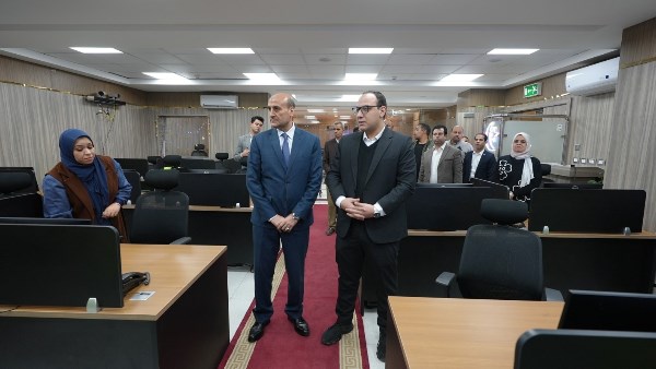محافظ أسيوط يتفقد مركز سيطرة الشبكة الوطنية للطوارئ ويتابع تطورات حملات إزالة التعديات محافظ أسيوط يتفقد مركز سيطرة الشبكة الوطنية للطوارئ ويتابع تطورات حملات إزالة التعديات