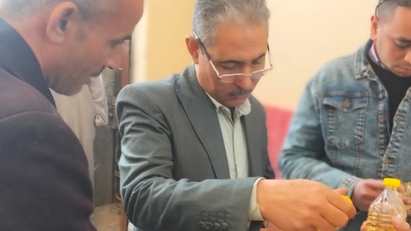  إحباط تداول آلاف زجاجات زيت طعام غير صالحة بأسيوط