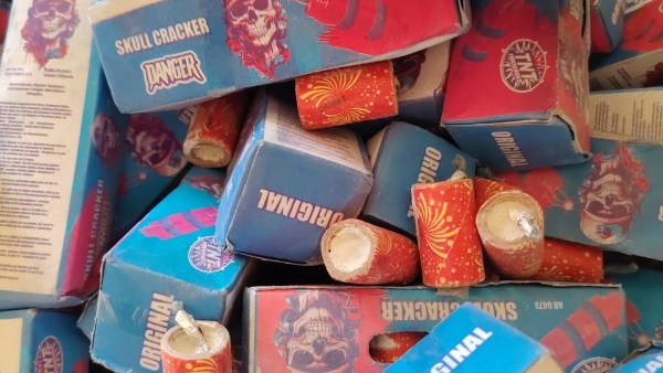 ضبط 620 من الألعاب النارية مجهولة المصدر بديروط