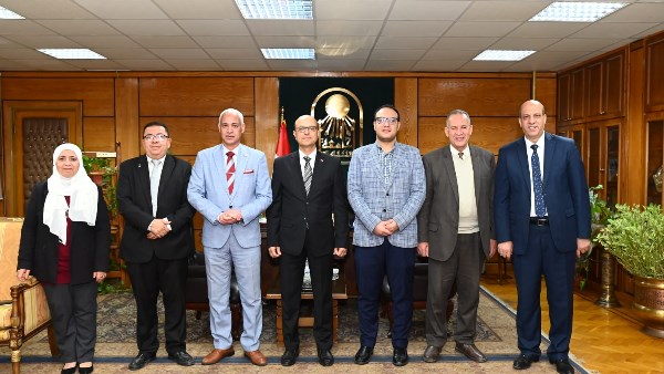 رئيس جامعة أسيوط يترأس اجتماع لجنة الوظائف القيادية لاختيار وتجديد عدد من القيادات الإدارية