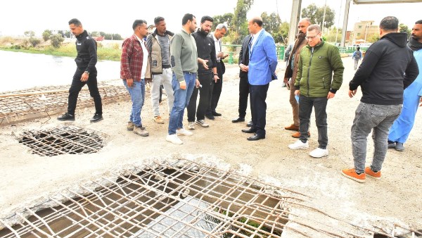 محافظ أسيوط يتفقد تطوير كوبري الحواتكة بمنفلوط 