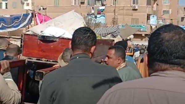 جانب من تشييع جثمان الفقيد