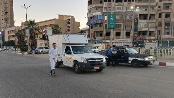 شباب سوهاج يوزعون عصائر وتمور لإفطار الصائمين