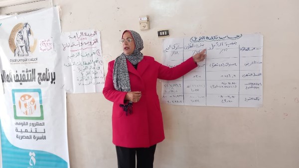 مقررة المجلس القومي للمرأة بقنا 