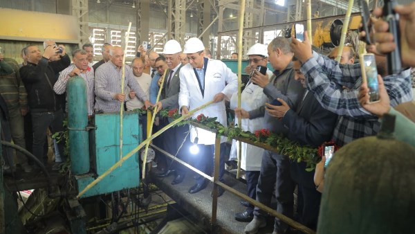 محافظ قنا يطلق إشارة بدء موسم عصير القصب بمصنع سكر نجع حمادي