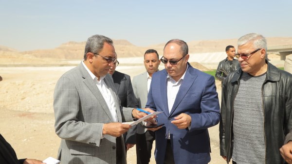 42 فدان.. محافظ قنا ورئيس تنمية الصعيد يتفقدان مواقع مقترحة لإنشاء مدينة الفخار