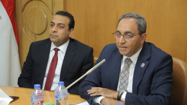 اجتماع المحافظ بالنواب