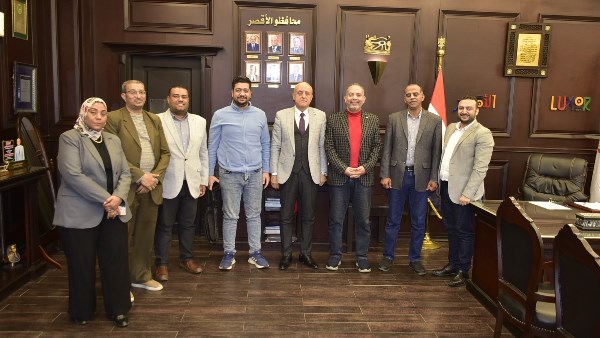 محافظ الأقصر يستقبل وفد نقابة الأطباء ويبحث احتياجات القطاع الصحي بالمحافظة